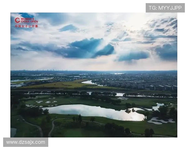 风雨突降正赛时刻颖奕安亭球场成为球员意志与技术挑战之地焦点场